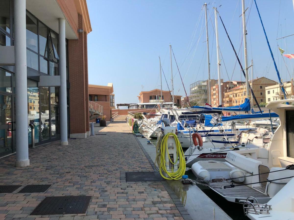 Yacht Suite Marina Di Grosseto Εξωτερικό φωτογραφία